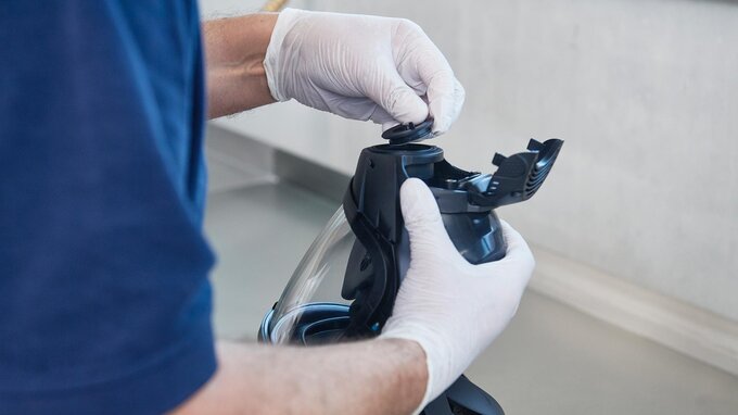 Atemschutzausrüstung nach der Reinigung montieren