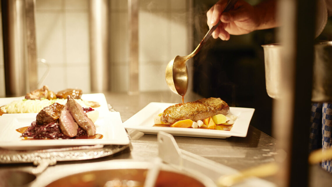 The M-iClean H hood type dishwashing machine at the Zum Goldenen Engel hotel and restaurant Sparkling results at Zum Goldenen Engel