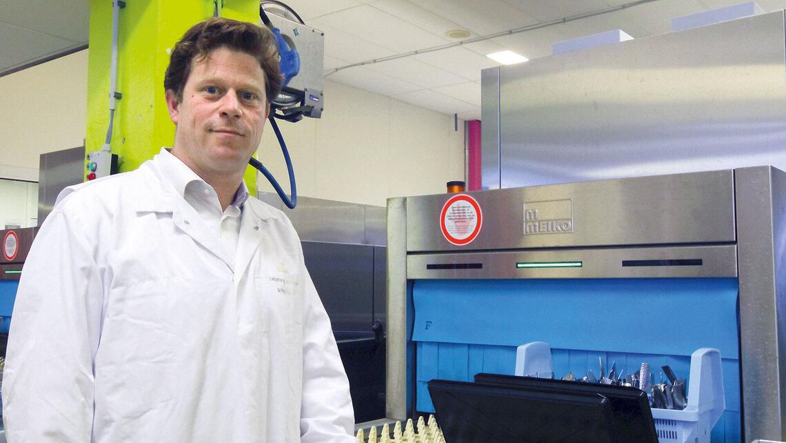 flight type dishwasher for KLM M-iQ Bandgeschirrspülmaschine