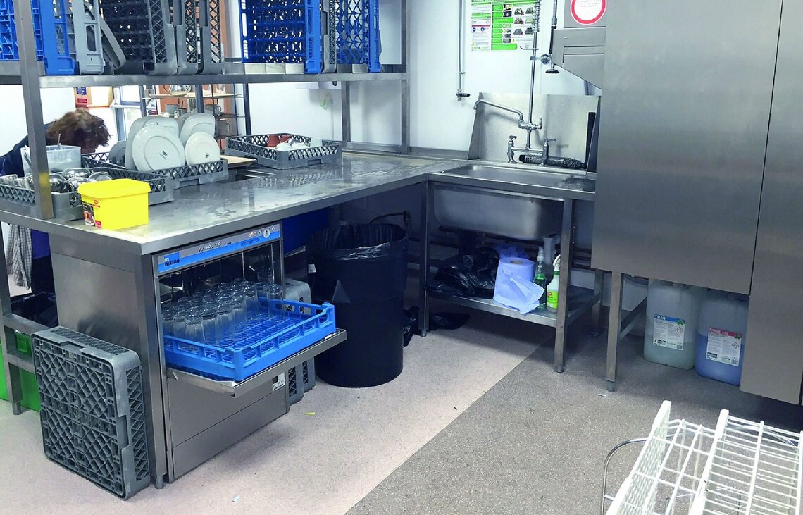 园艺中心的台下式洗杯机