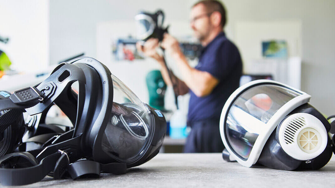 抵御有害气体和蒸汽的防毒面罩