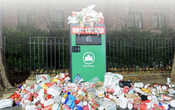 überlaufender Mülleimer