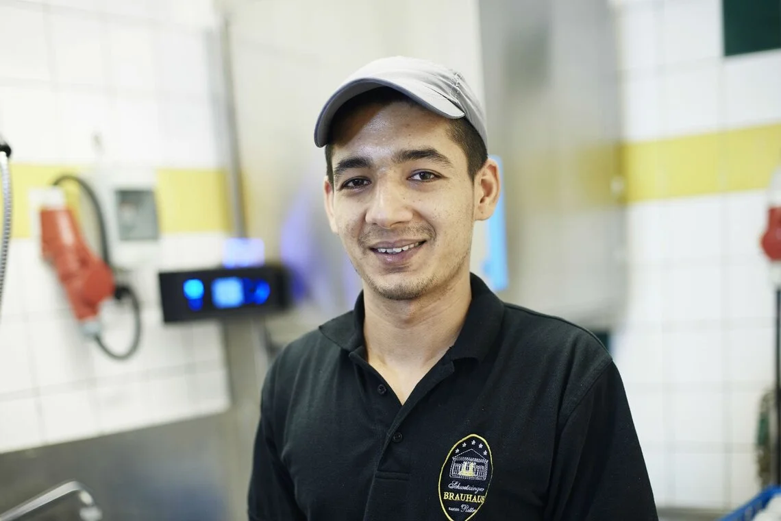 揭盖式洗碗机 M-iClean H 也为残疾人提供了操作便利性。