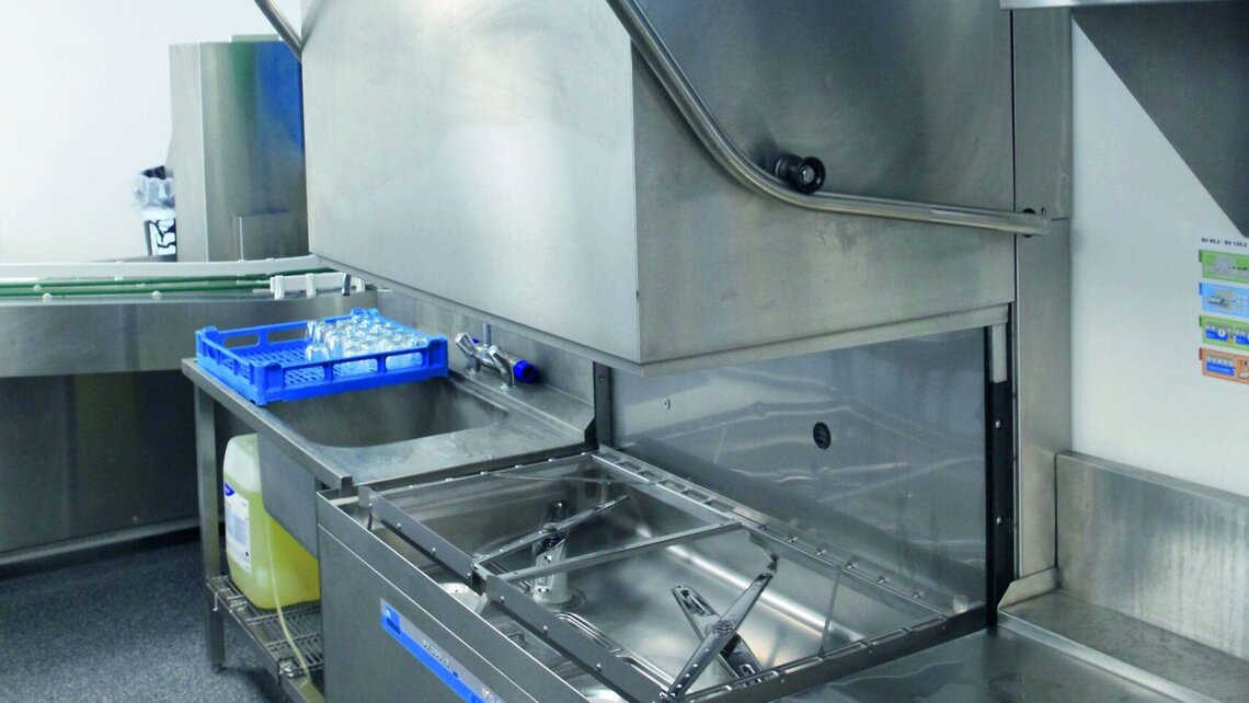 M-iQ flight transport dishwasher Lycée Français Charles de Gaulle