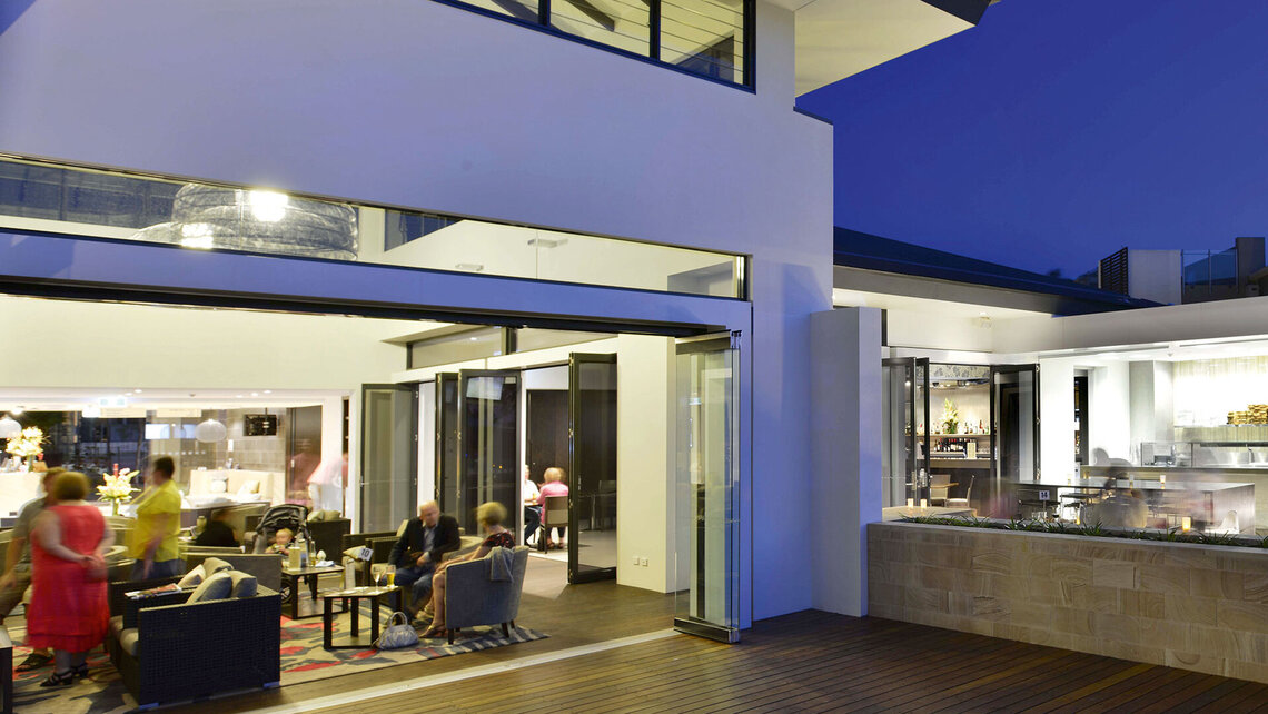 晚餐在酒店 Hotel Resort RAVC Noosa Australia