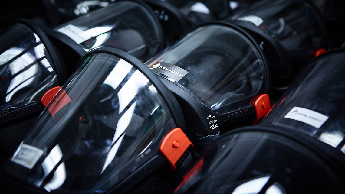 Säuberung der persönlichen Schutzausrüstung und Atemschutztechnik