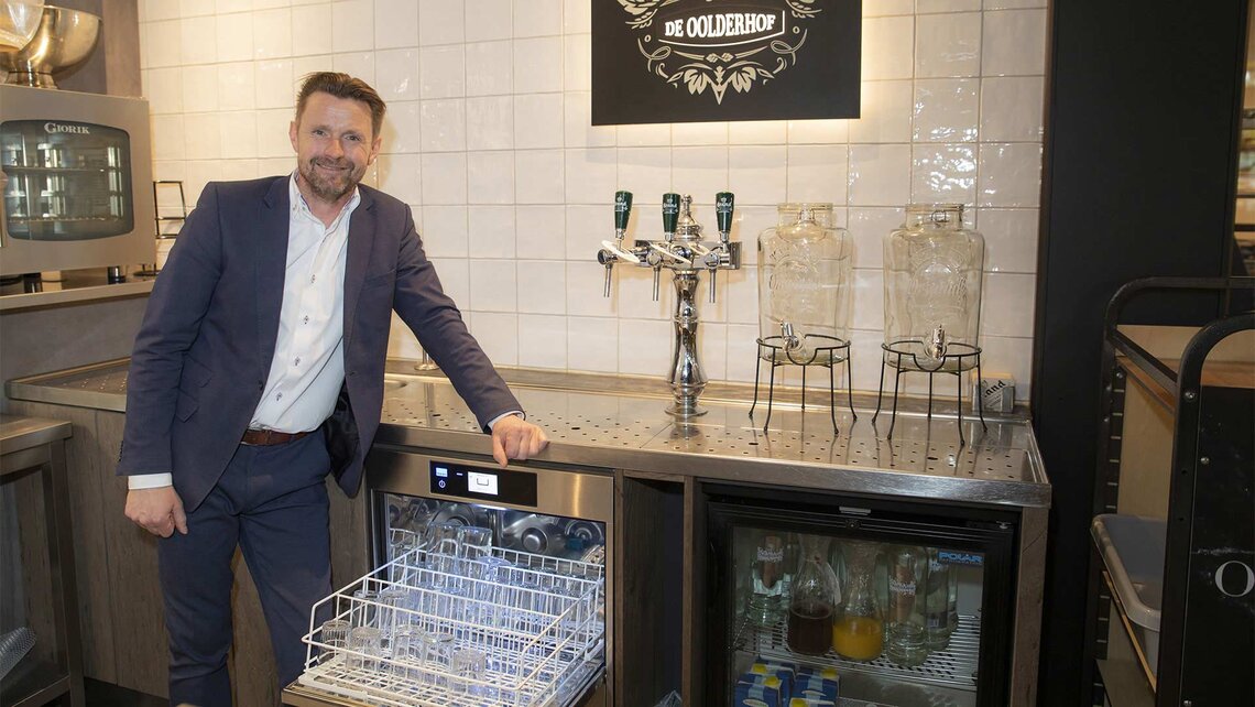 easy work with MEIKO glasswasher Einfach zu bedienende Spülmaschine.