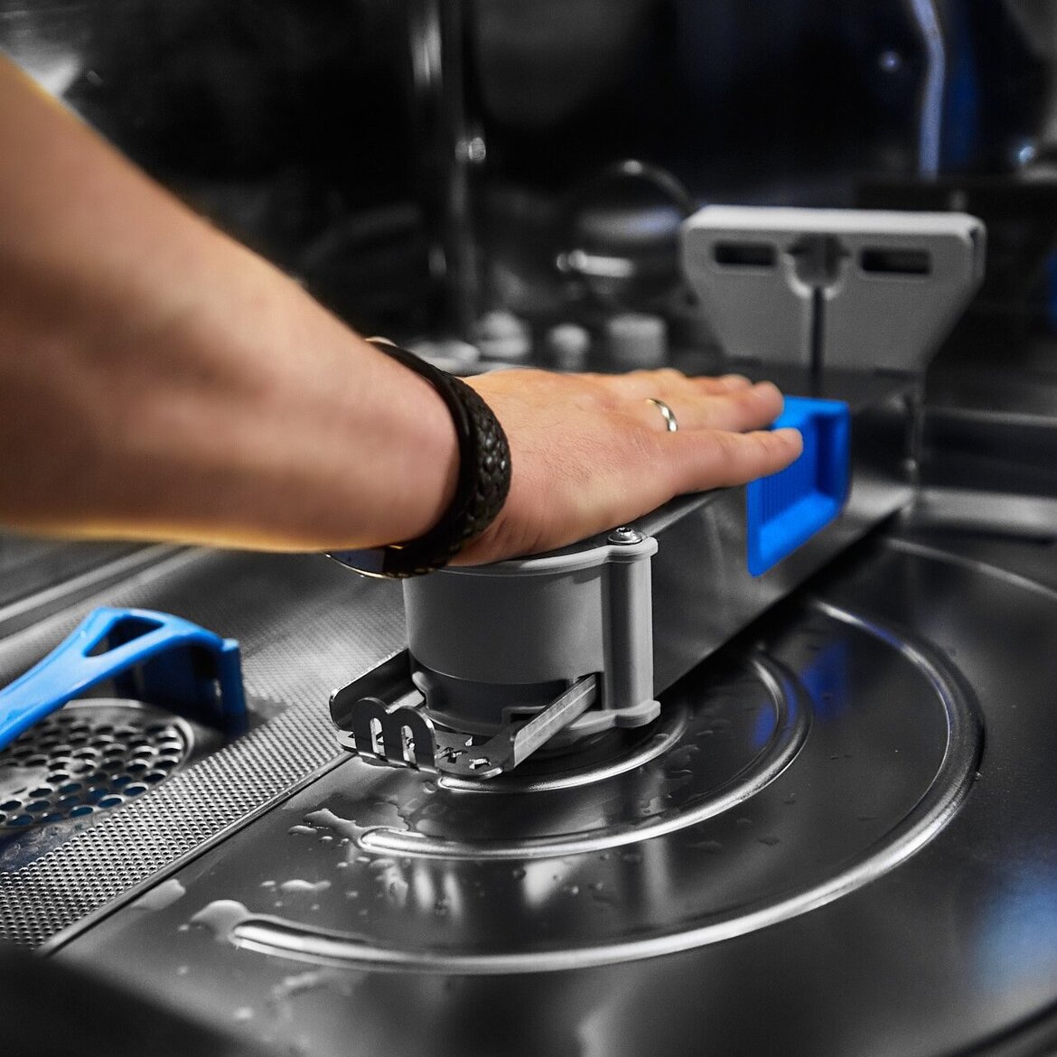 M-iClean U dishwasher with adapter for bottle basket M-iClean U dishwasher with adapter for bottle basket