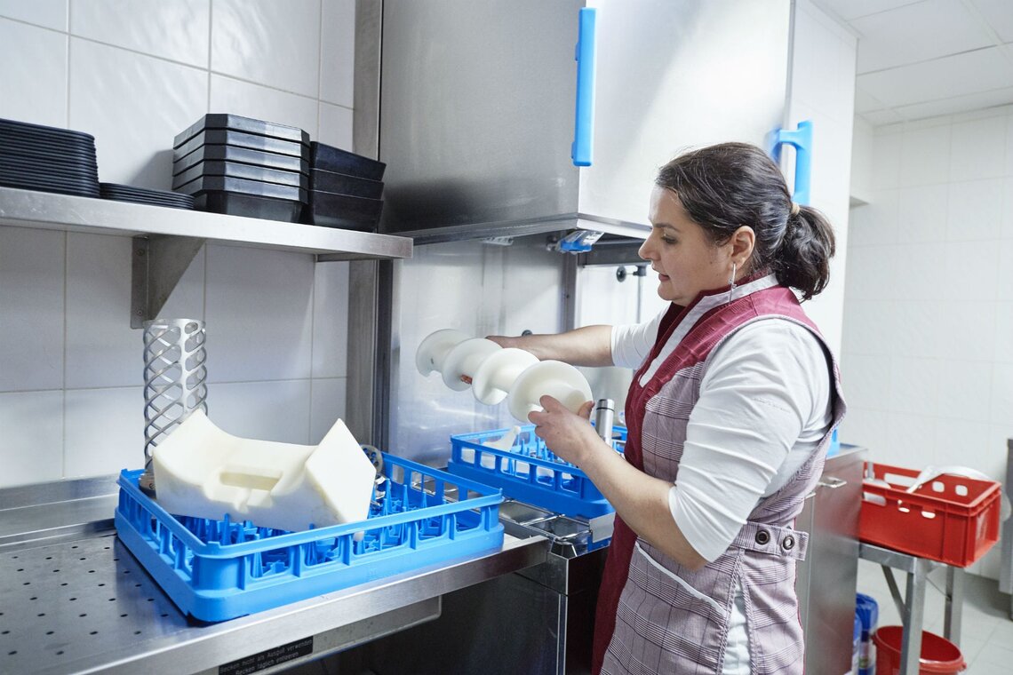 肉联厂 Schaufler 的洗碗机 在线肉联厂使用洗碗机 M-iClean H