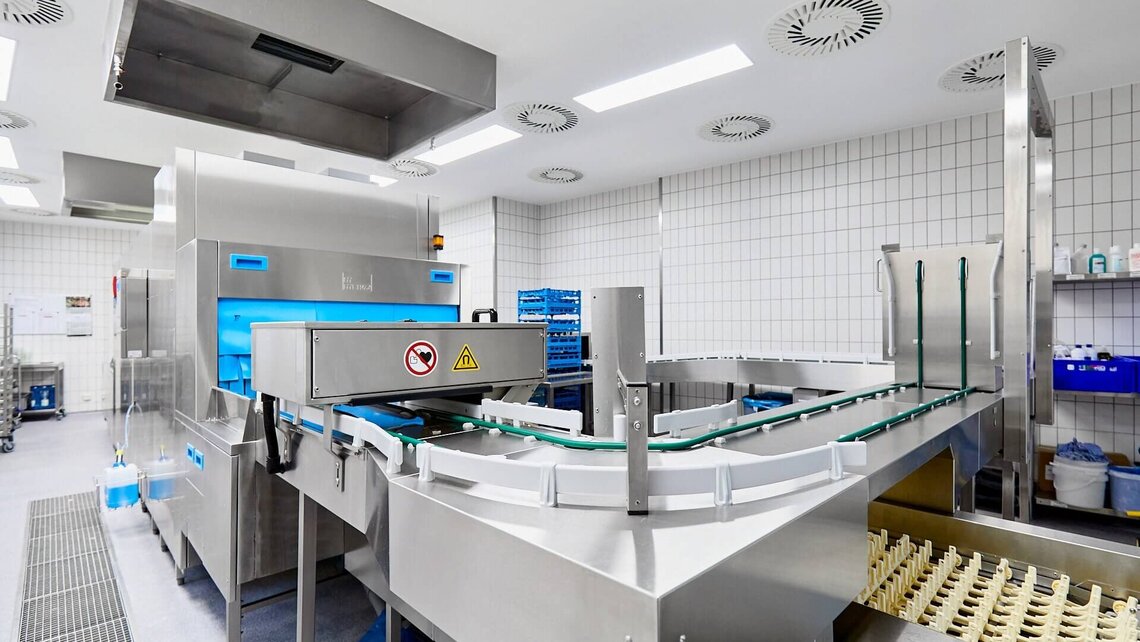 The M-iQ BlueFire demagnetises and washes cutlery for guaranteed improved cleaning and drying. The M-iQ BlueFire demagnetises and washes cutlery for guaranteed improved cleaning and drying.