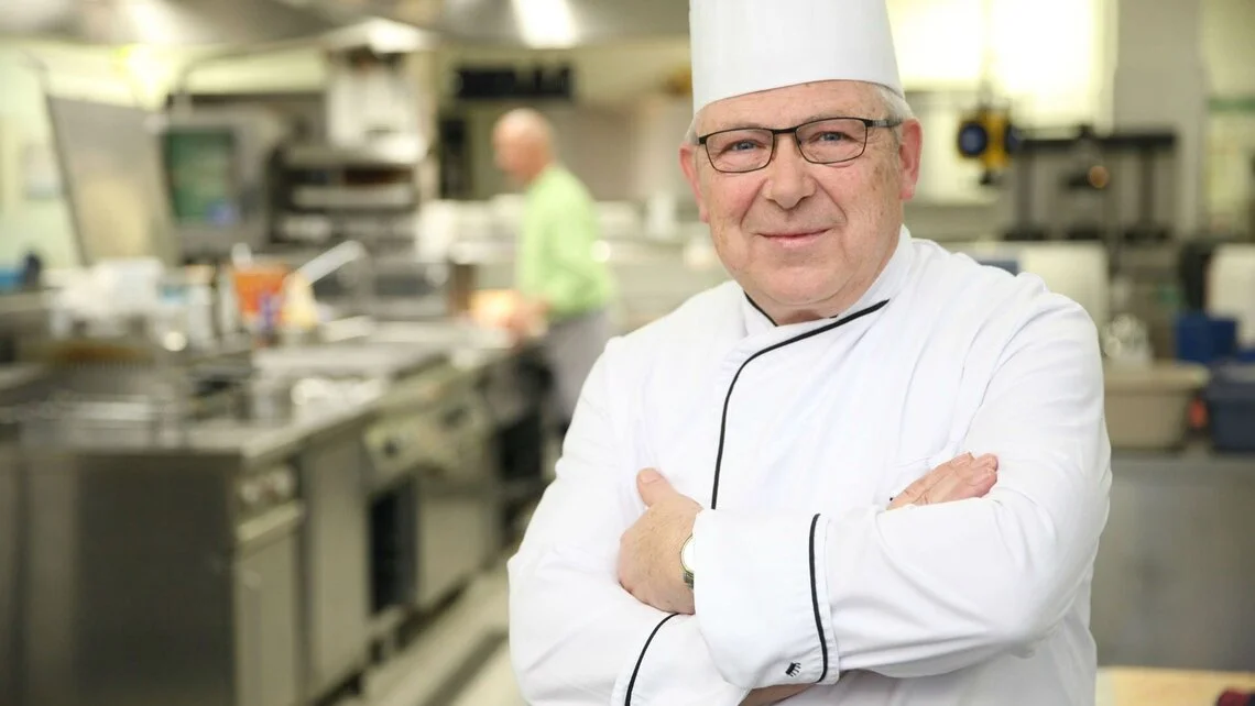 Uwe Beyer 是厨师长 Haus Hainstein 酒店的厨师长