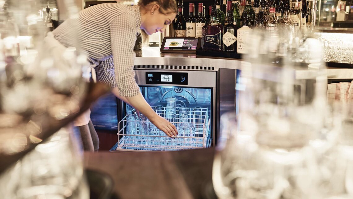 M-iClean U glasswasher is also presented as a bottle washing system at the FHA. M-iClean U glasswasher is also presented as a bottle washing system at the FHA.