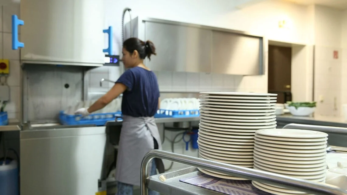 洗厨房中的 M-iClean H Haus Hainstein 酒店清洗厨房中的 M-iClean H